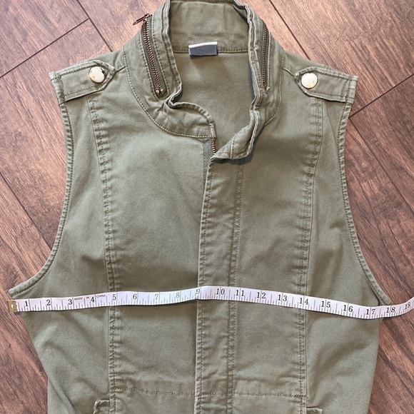 Cabi Army Green Explorer Utility Vest EUC - Picture 13 of 14